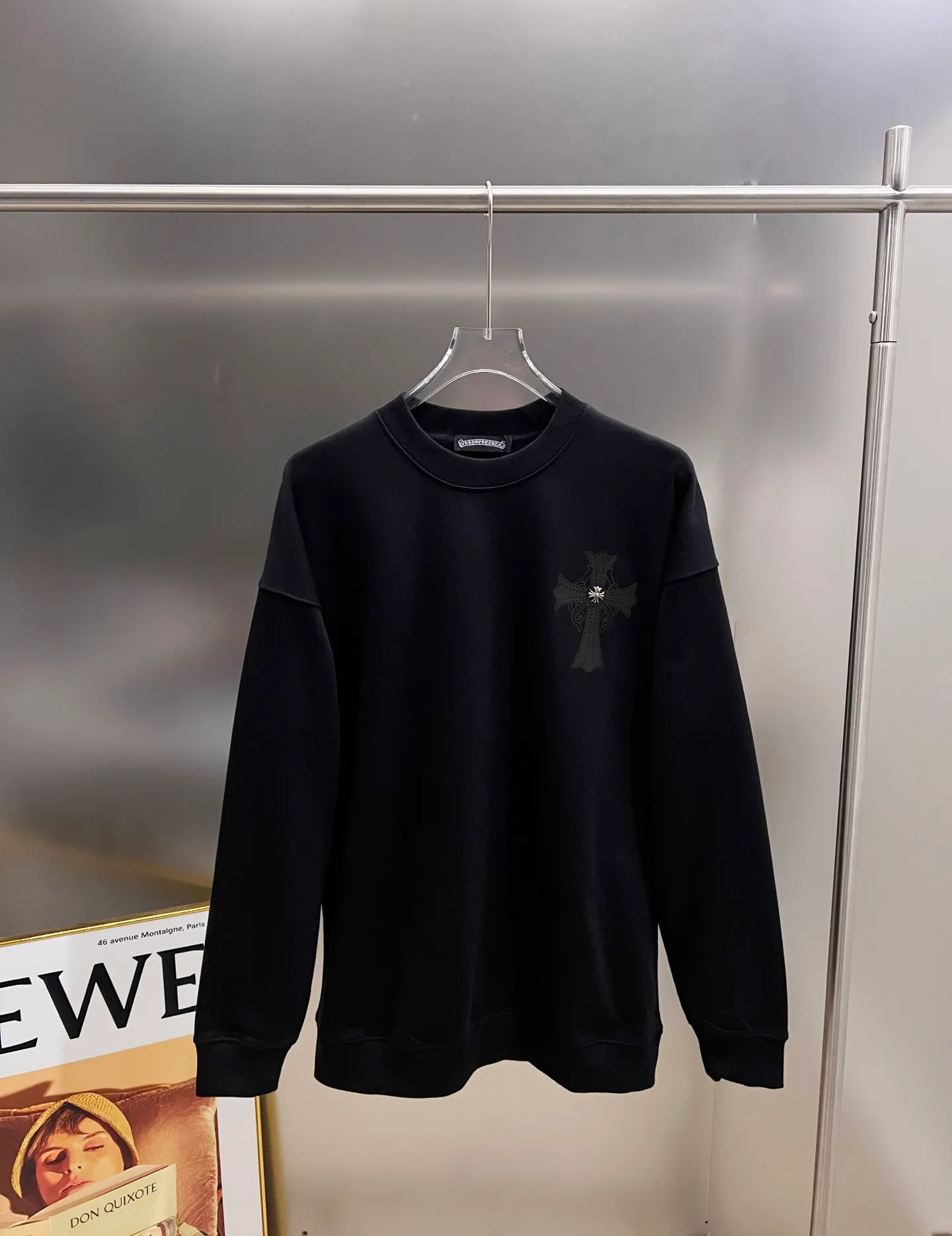 🅿️280 CH Crowe 2025 Autumn and Winter New Style Round Neck Long Sleeve Sweater Cross Patch Leather + Customized Hardware Metal Horseshoe Sanskrit Characters + Middle Eastern Australian Diamond Design Craftsmanship The real thing is great🔥Same style for men and women, loose version Size S M L XL XXL Five sizes Black White